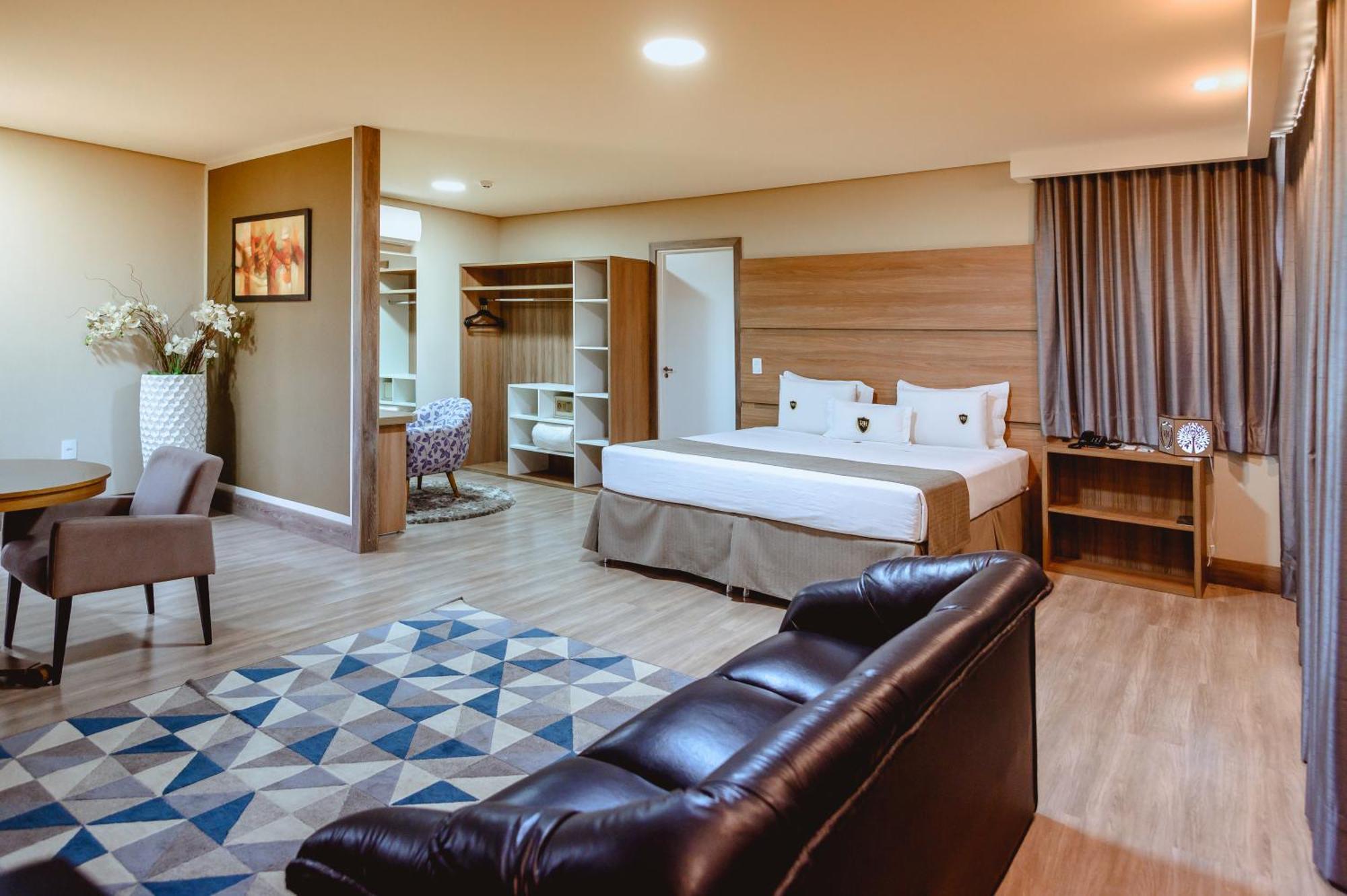 Riellis Center Hotel Ботукату Экстерьер фото
