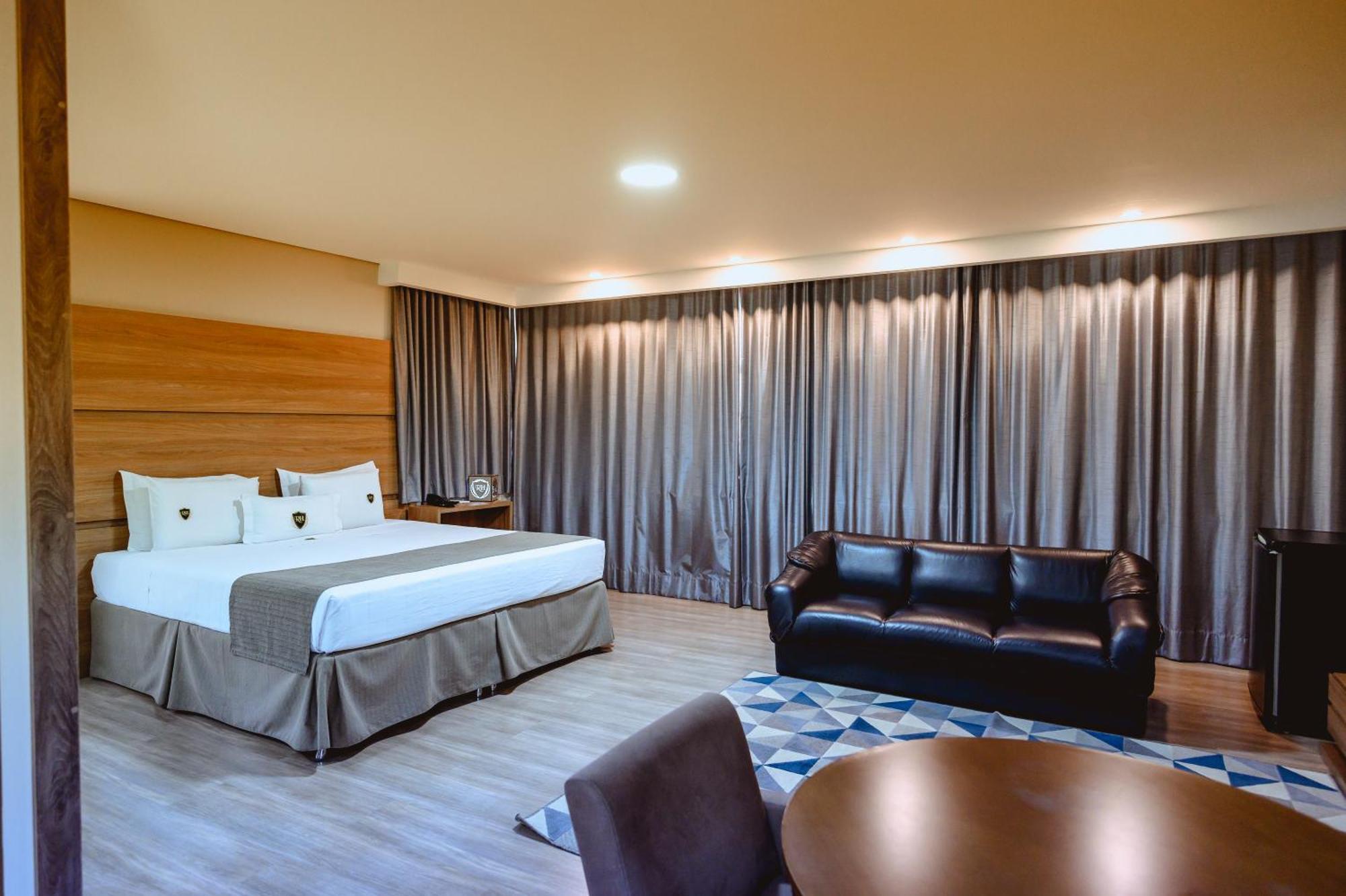 Riellis Center Hotel Ботукату Экстерьер фото