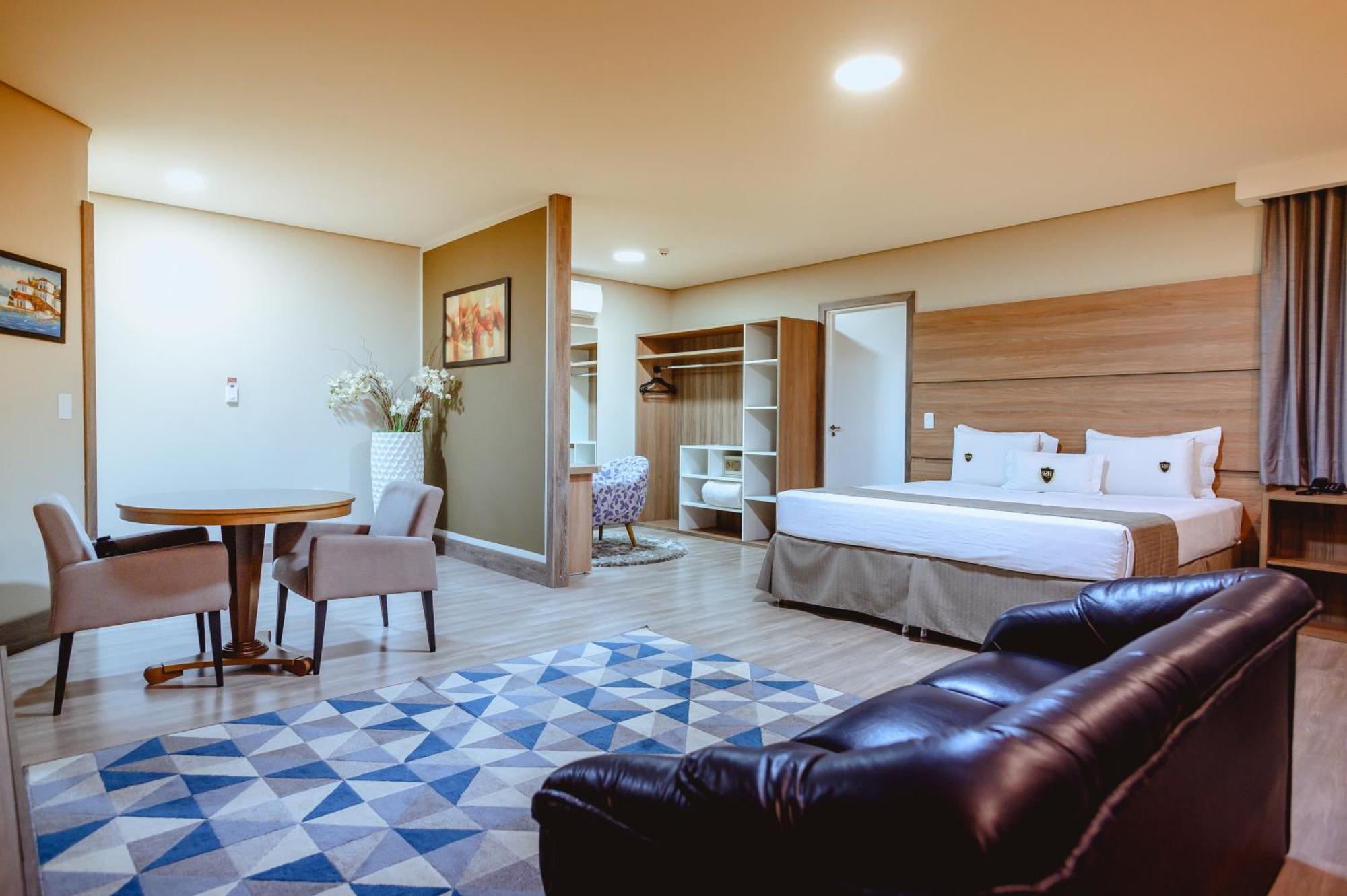 Riellis Center Hotel Ботукату Экстерьер фото